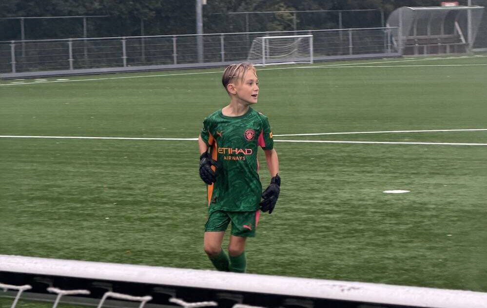 De jongens hebben nogal hoge sportambities: de een wil de eredivisie, de ander Manchester City